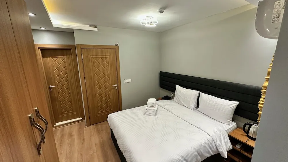 Luxury Tek Büyük Yataklı Oda
