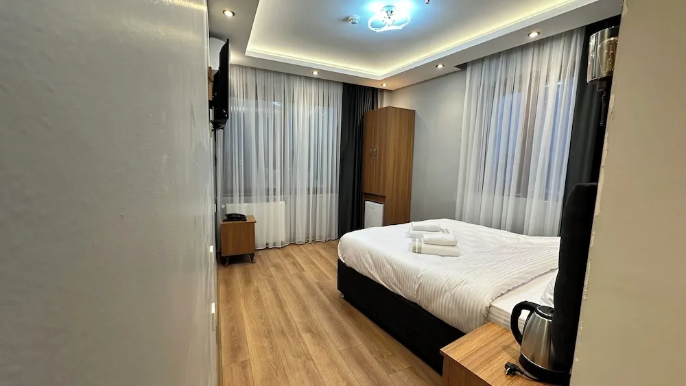Luxury Tek Büyük Yataklı Oda