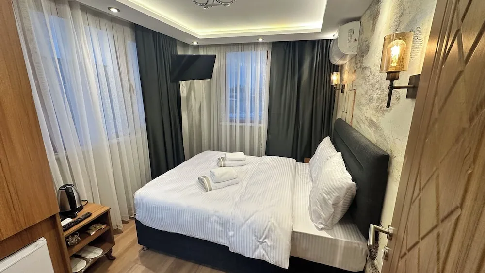 Luxury Tek Büyük Yataklı Oda
