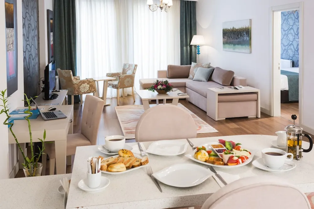 Deluxe 2 Bedroom Family Suite