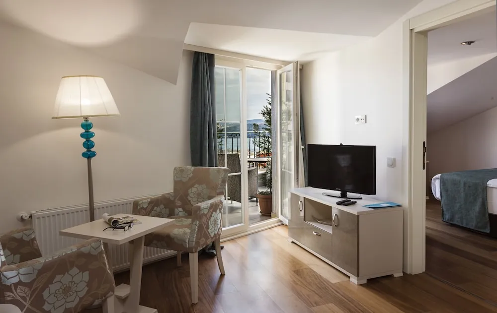Penthouse Sea View Deluxe Suite
