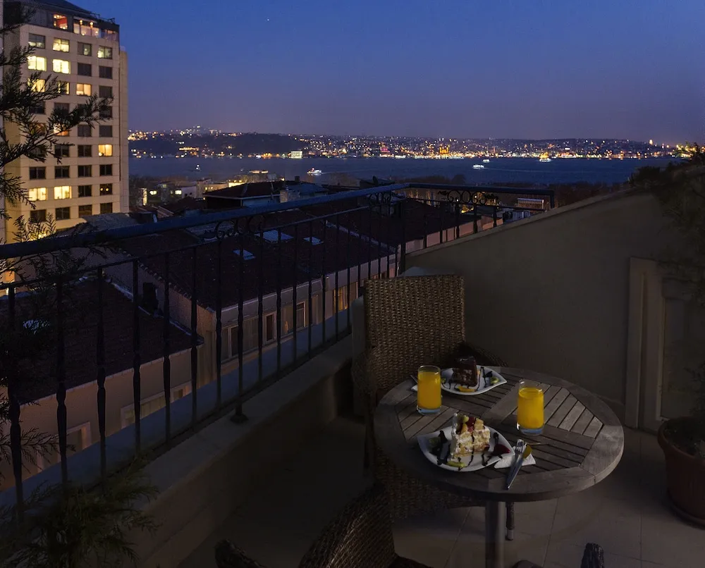 Penthouse Sea View Deluxe Suite