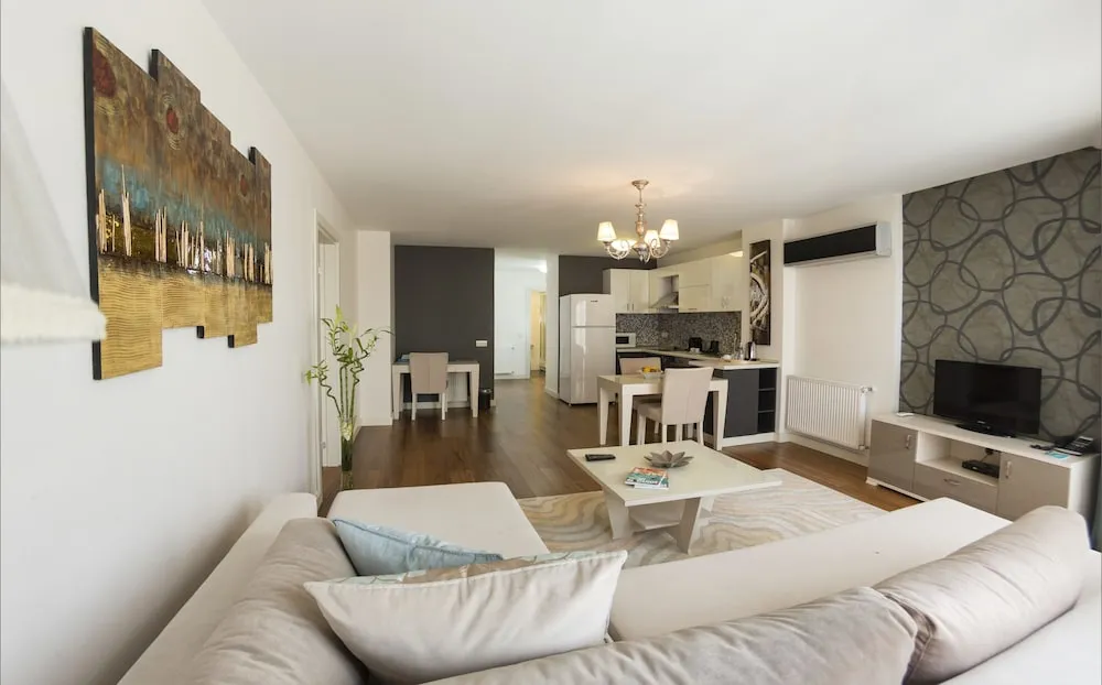 Deluxe One Bedroom Suite