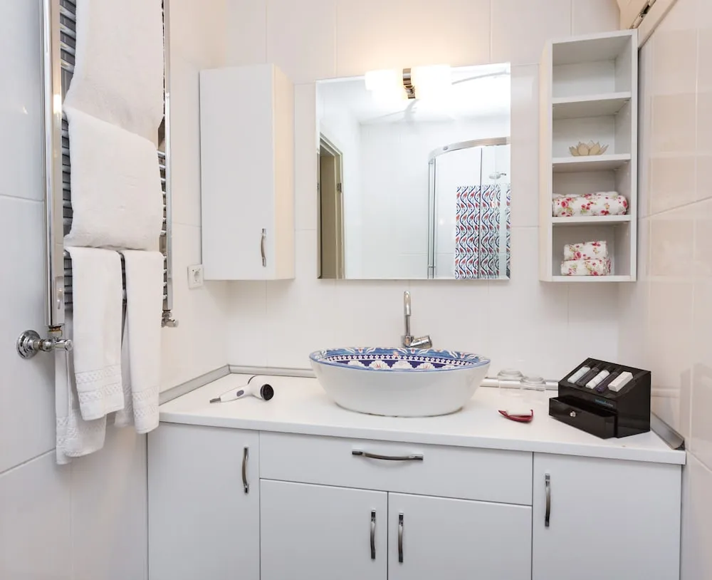 Deluxe One Bedroom Suite