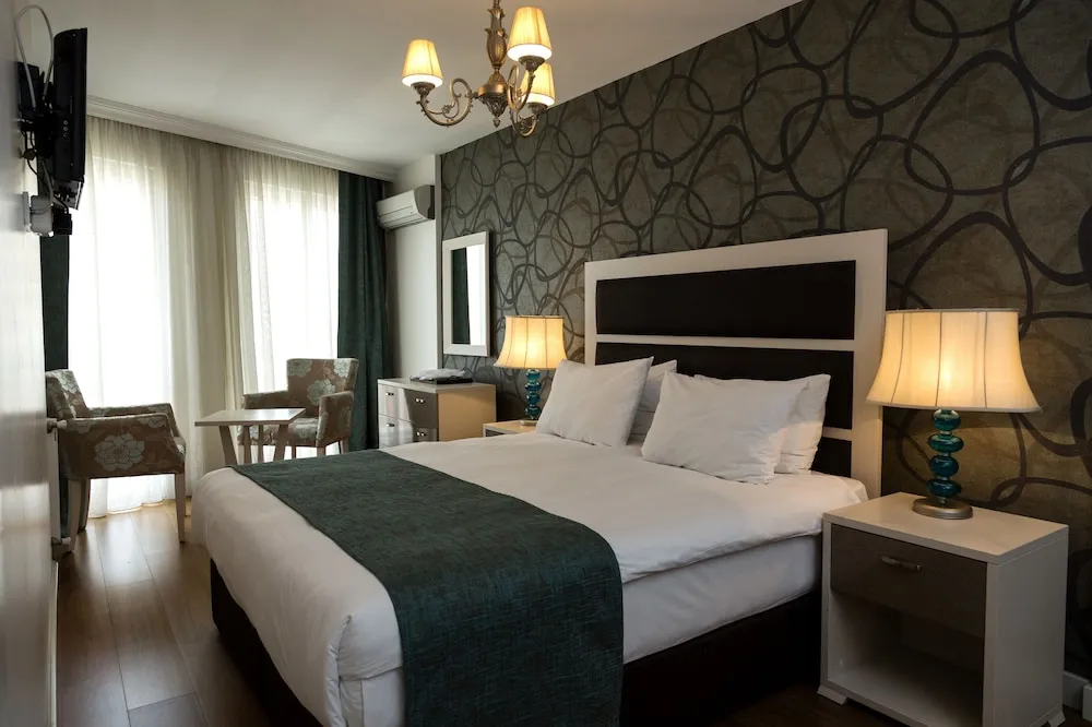 Deluxe One Bedroom Suite
