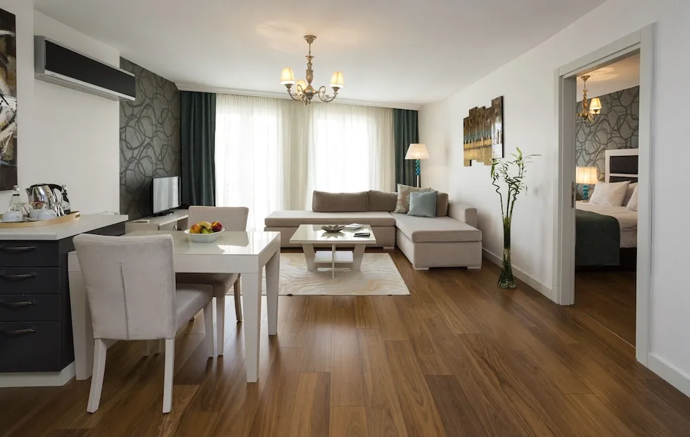 Deluxe One Bedroom Suite