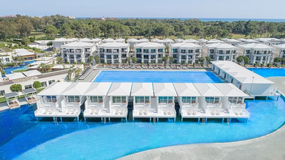 Maldive House (Swim Up)