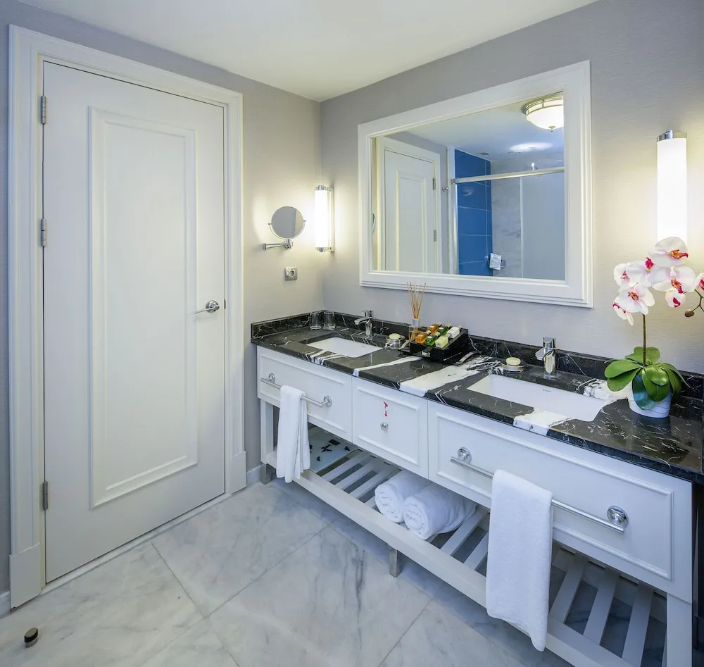 Corner Suite