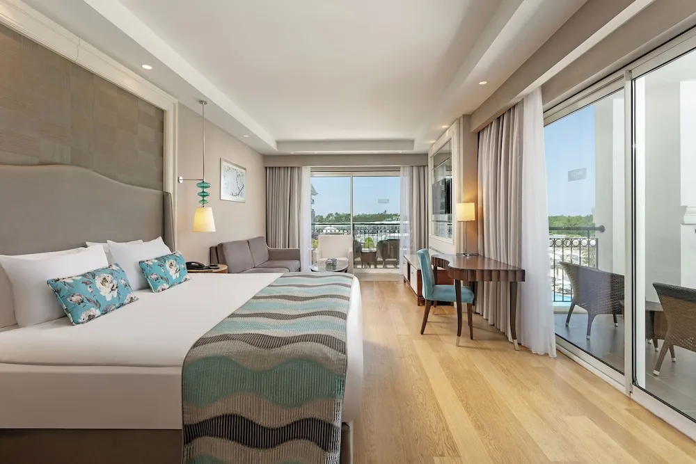 Riverside Room 12 +