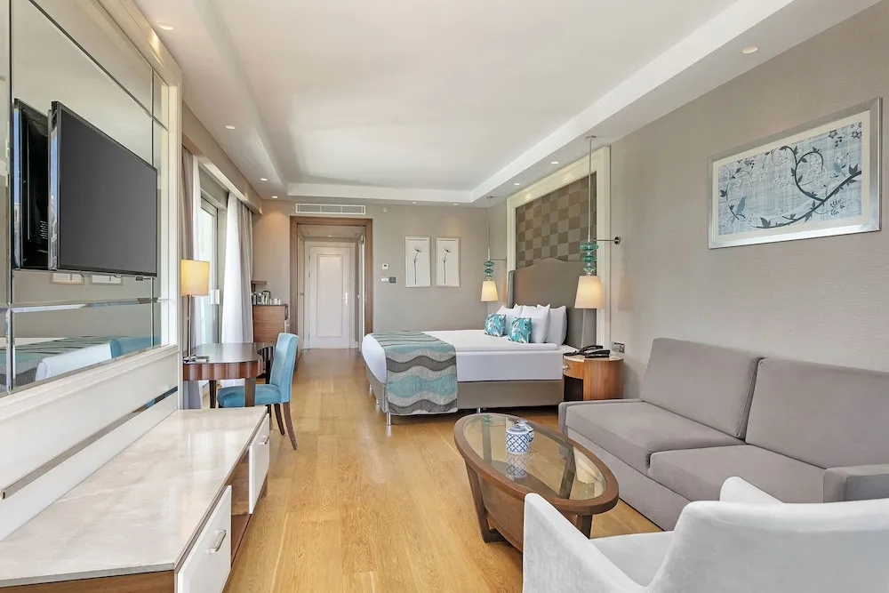 Riverside Room 12 +