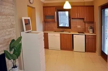 Liona Residence