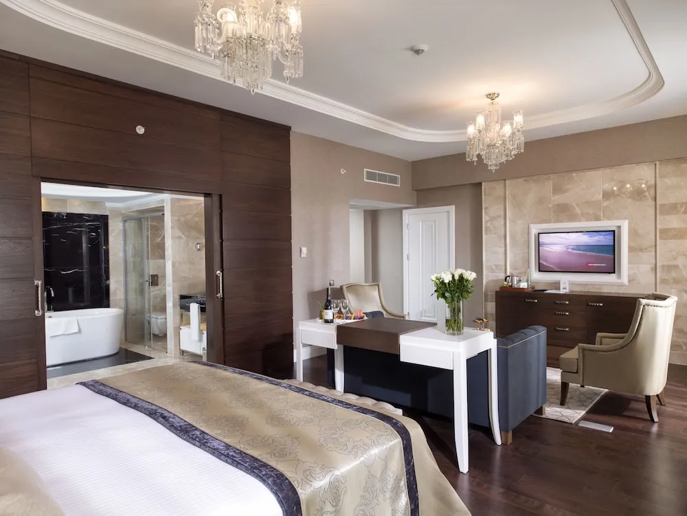 Royal Süit, 2 Yatak Odası, Sigara İçilmez, Havuz Manzaralı