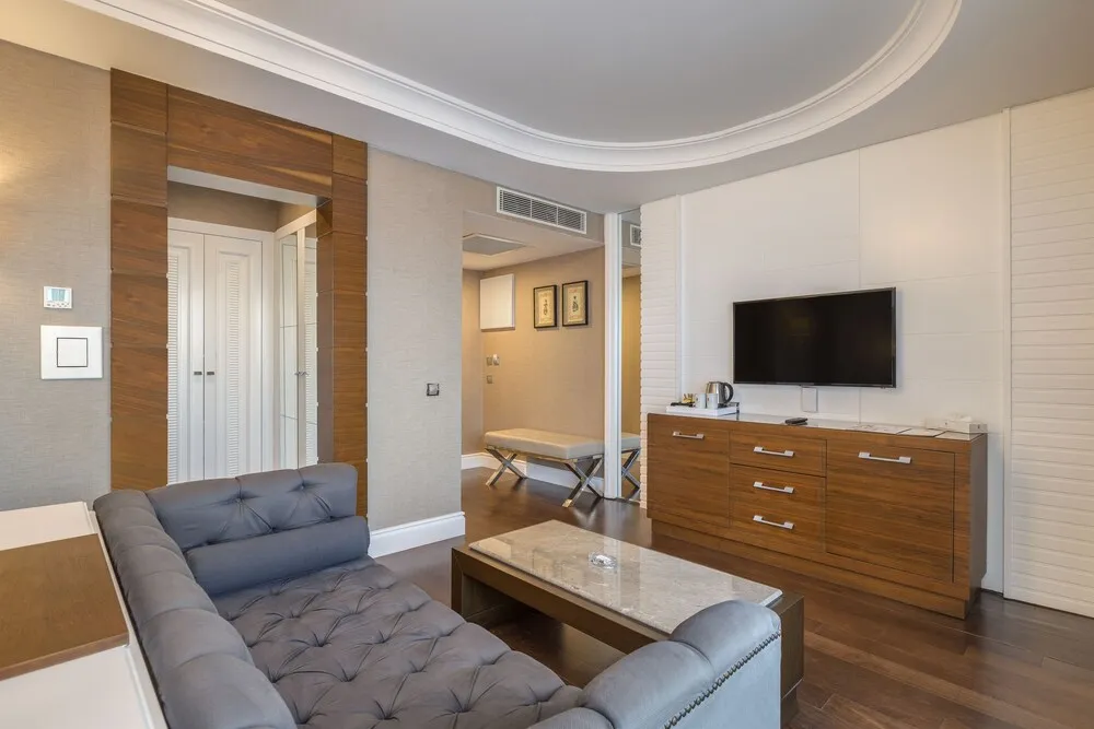 Deluxe Tek Büyük Yataklı Oda, 1 Yatak Odası, Sigara İçilmez, Kısmi Deniz Manzaralı