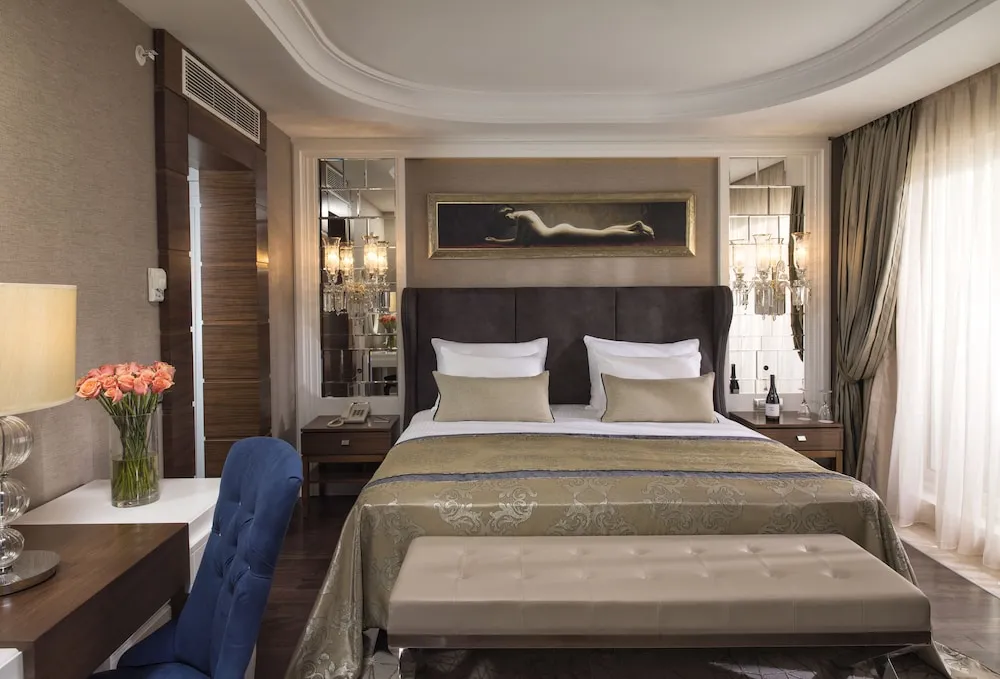 Deluxe Tek Büyük Yataklı Oda, 1 Yatak Odası, Sigara İçilmez, Kısmi Deniz Manzaralı