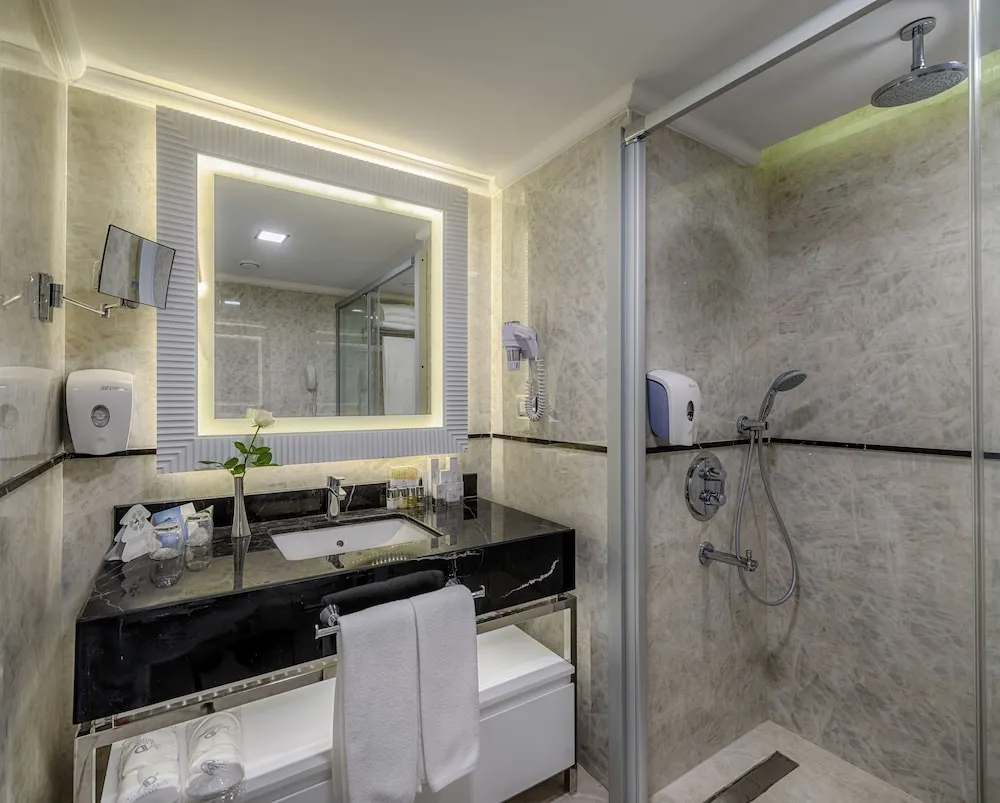 Deluxe Family Room With 2 Bedrooms