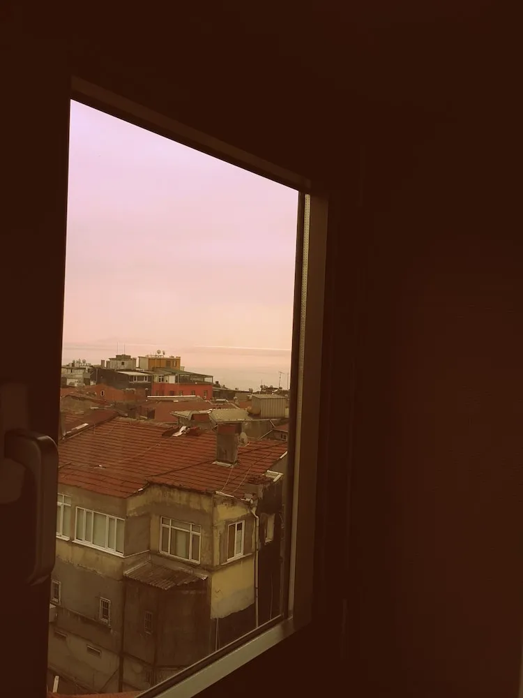 Üç Kişilik Oda