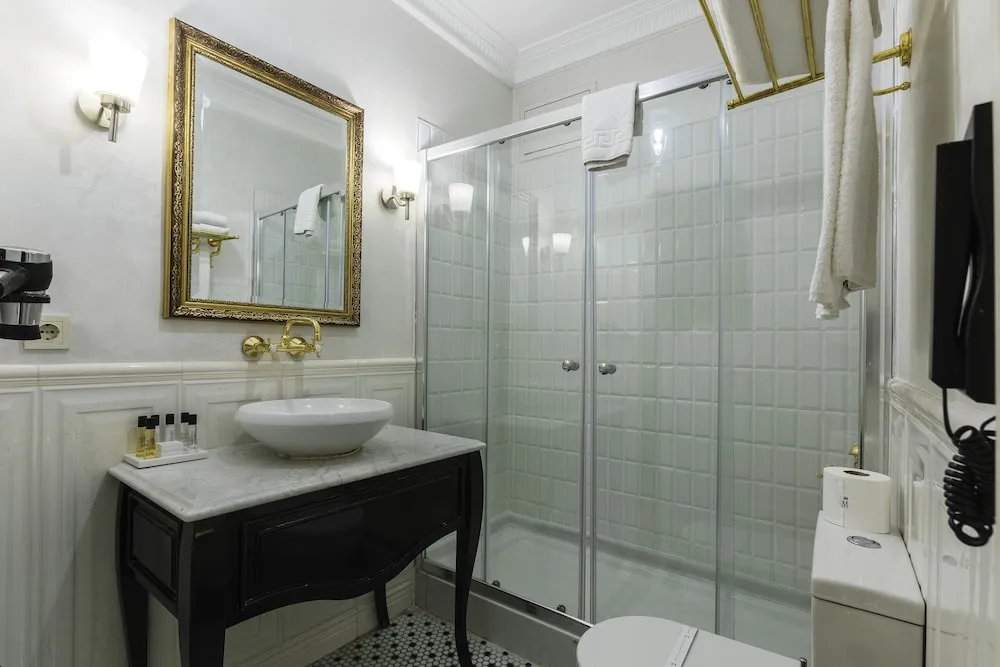 Comfort Tek Büyük Yataklı Oda