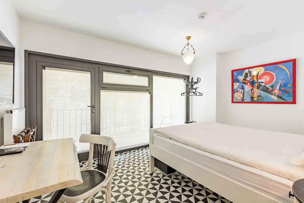 Tek Büyük Yataklı Oda, Balkon