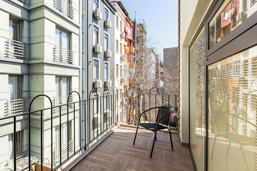 Tek Büyük Yataklı Oda, Balkon