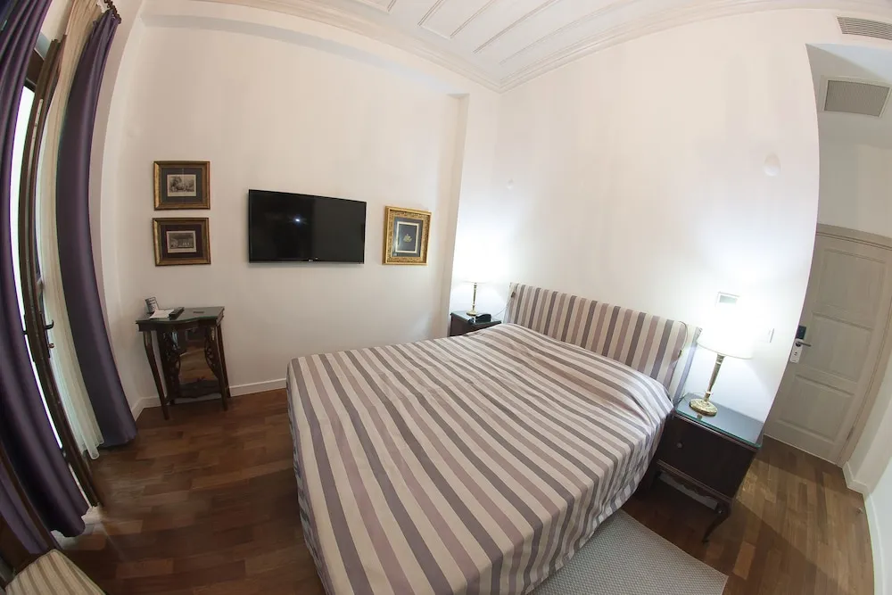 Antique Standard Double, Annex Building (70 m away)