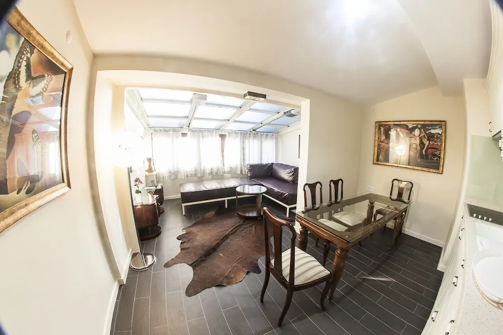 Roof Suite, Annex Building (70 m away)