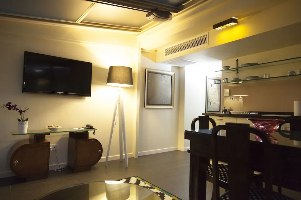 Roof Suite, Annex Building (70 m away)