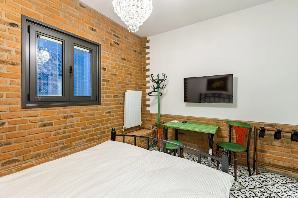 Modern Economy Double (Semi Basement Floor)