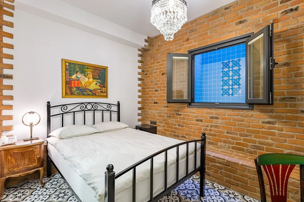 Modern Economy Double (Semi Basement Floor)