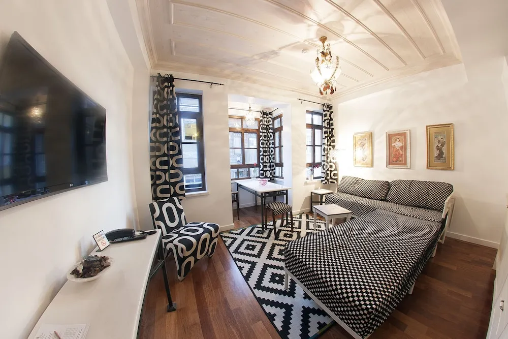 Deluxe Suite, Annex Building (70 m away)