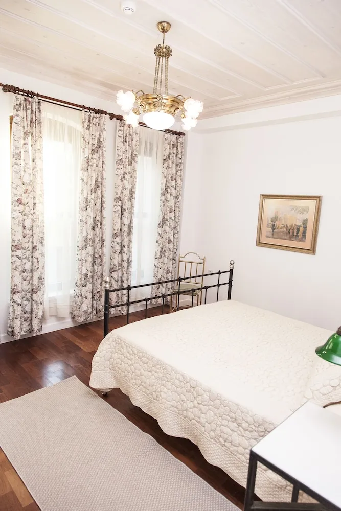Deluxe Suite, Annex Building (70 m away)