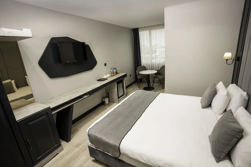 Deluxe Tek Büyük Yataklı Oda