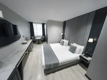 Express Plus Hotel