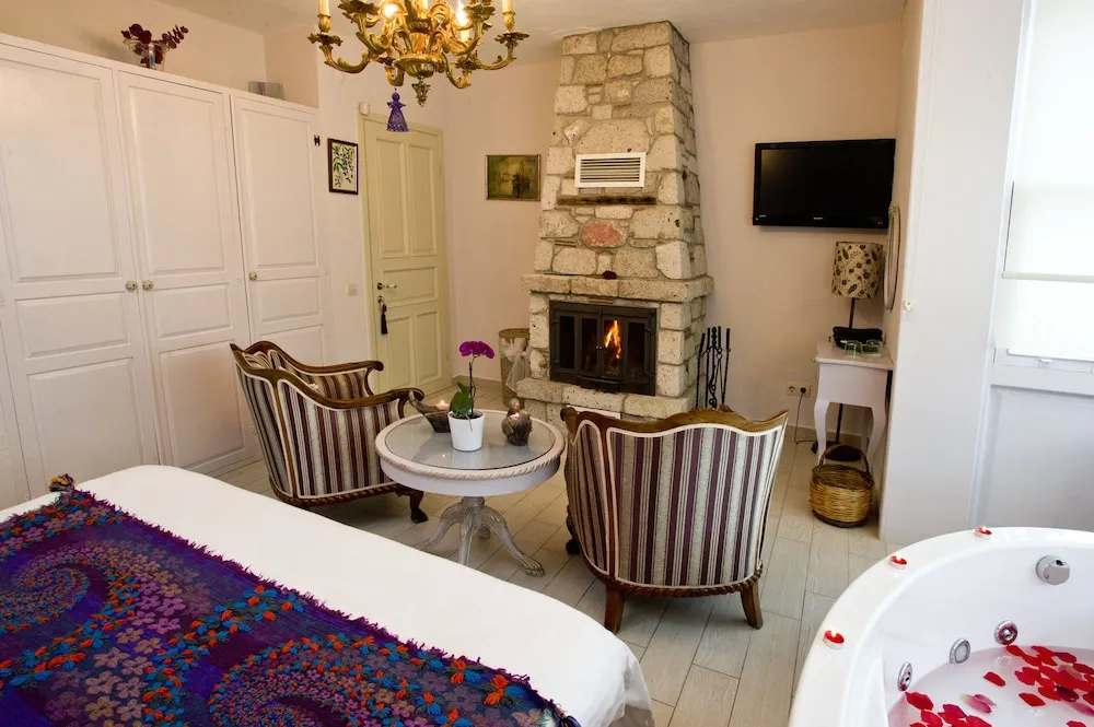 Honeymoon Süit, 1 En Büyük (King) Boy Yatak, Şömine, Bahçe Manzaralı