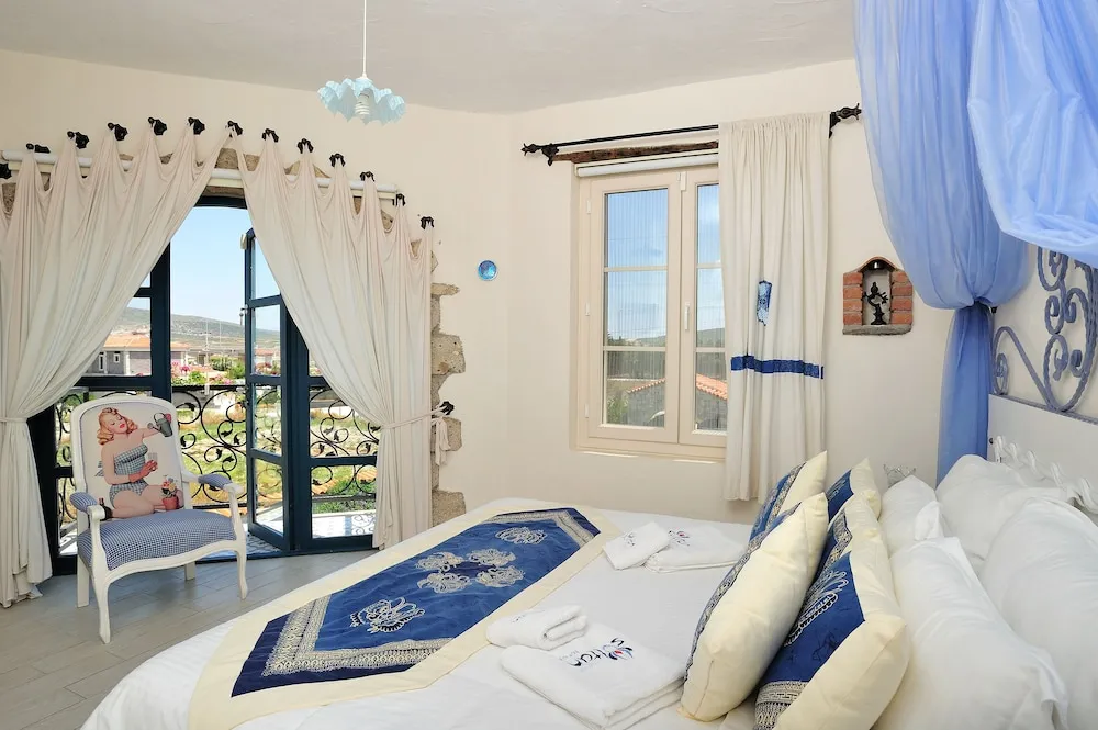 Superior Tek Büyük Yataklı Oda, 1 Büyük (Queen) Boy Yatak, Balkon, Bahçe Manzaralı