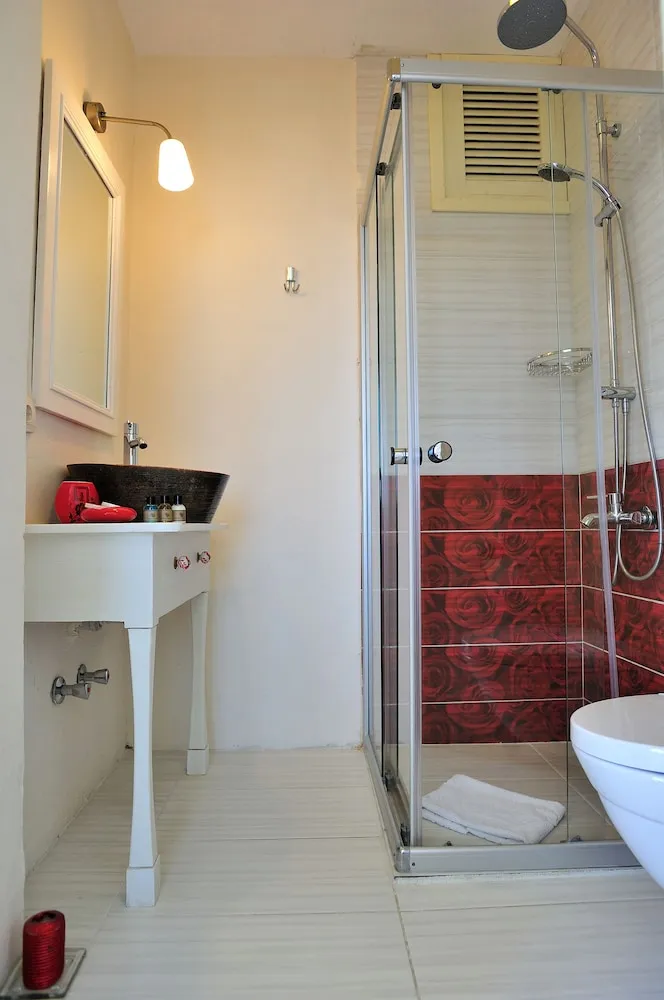 Deluxe Tek Büyük veya İki Ayrı Yataklı Oda, 1 Yatak Odası, Balkon, Bahçe Manzaralı