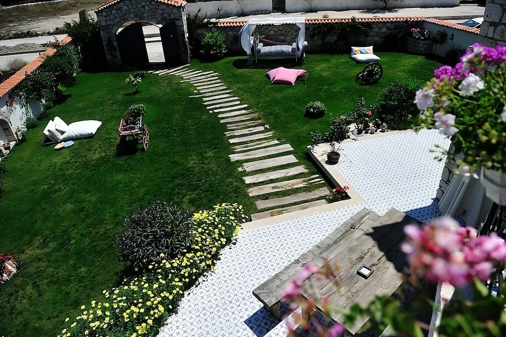 Deluxe Tek Büyük veya İki Ayrı Yataklı Oda, 1 Yatak Odası, Balkon, Bahçe Manzaralı
