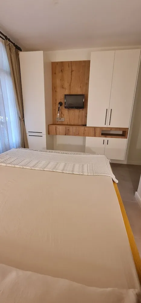 Basic Tek Büyük Yataklı Oda
