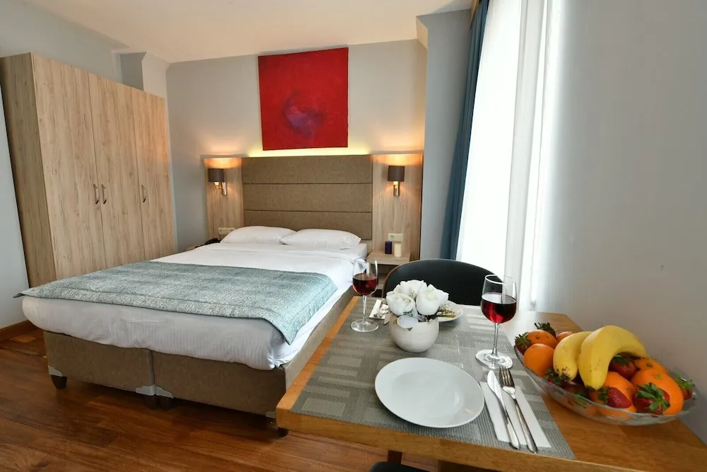 Deluxe Tek Büyük Yataklı Oda