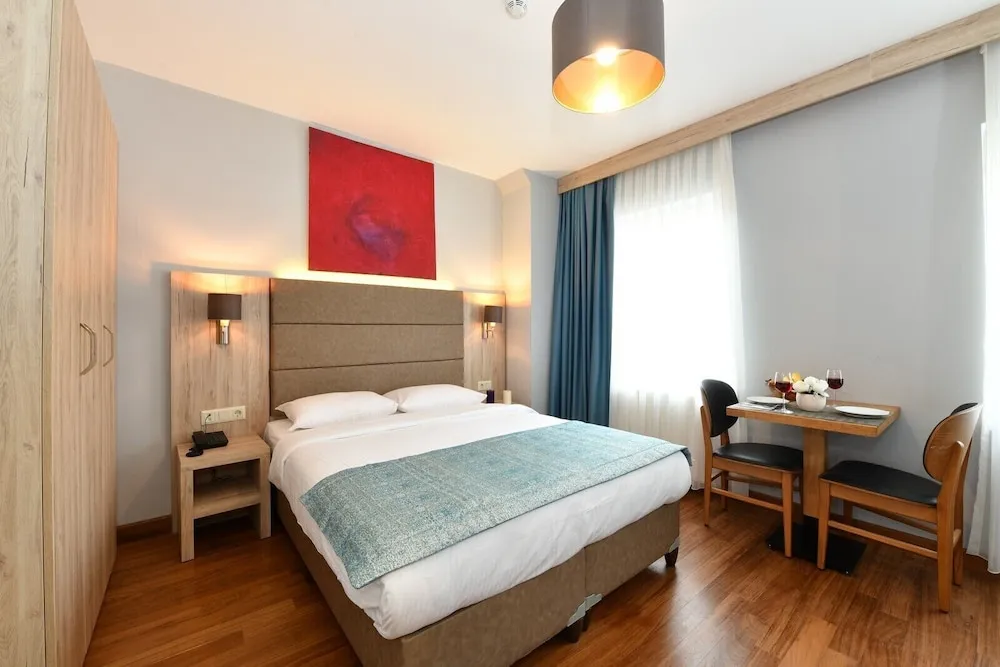 Deluxe Tek Büyük Yataklı Oda