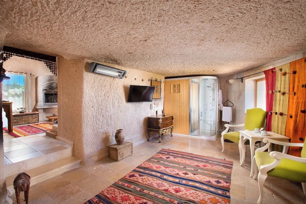 Imperial Cave Suite with Balloon View