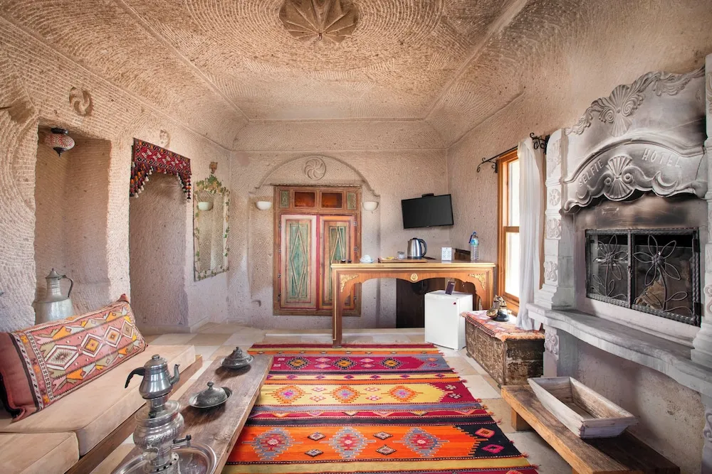 Imperial Cave Suite with Balloon View
