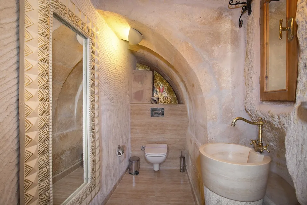Imperial Cave Suite with Balloon View