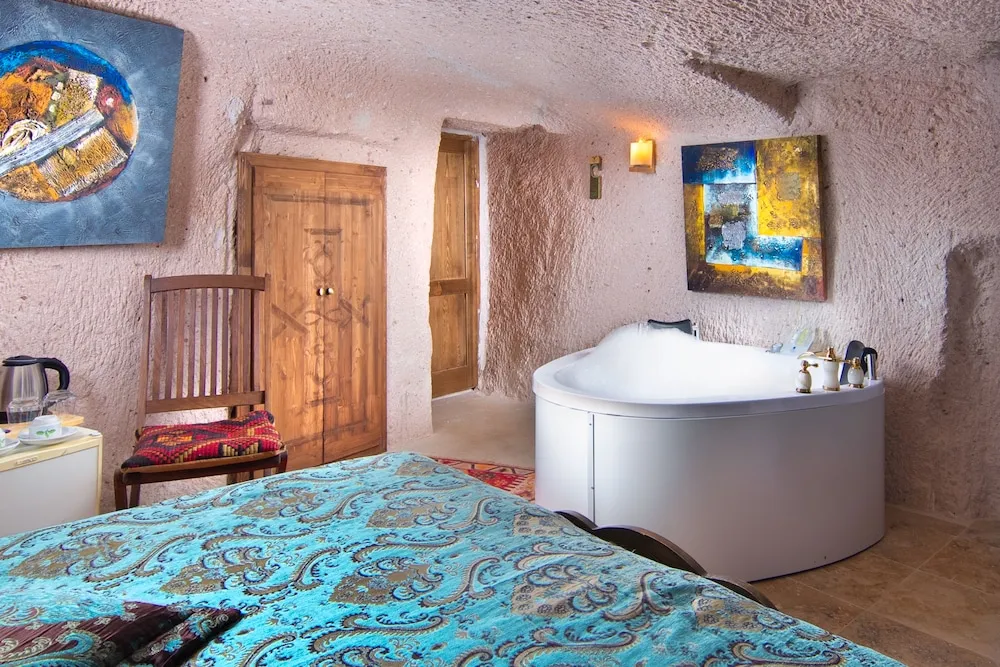 Junior Cave Room With Jakuzzi