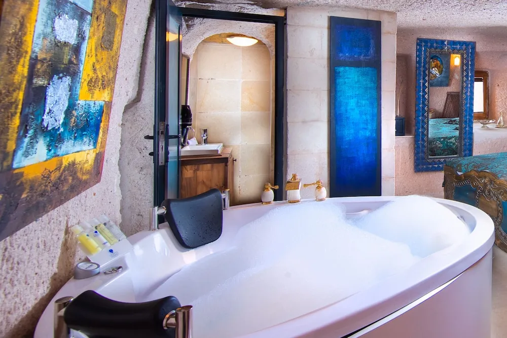 Junior Cave Room With Jakuzzi