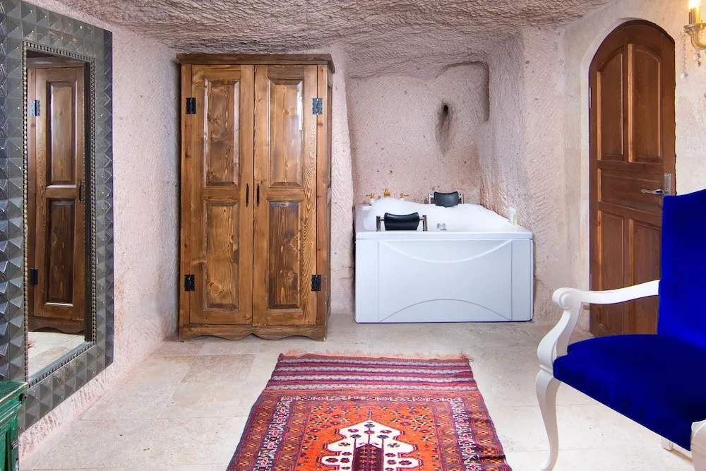 Junior Cave Room With Jakuzzi
