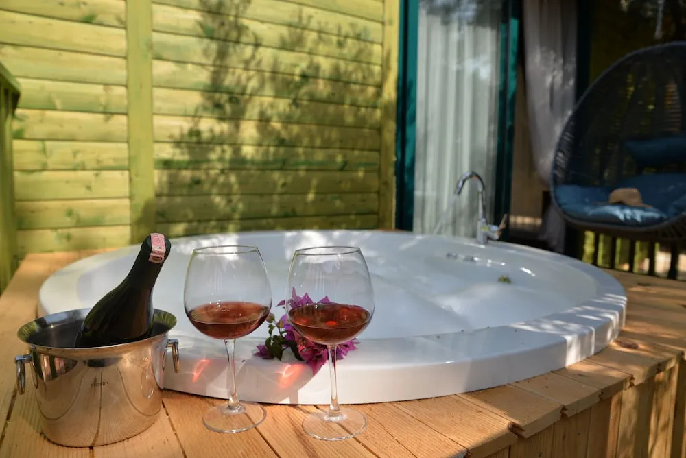 Design Bungalov, Sıcak Su Küveti