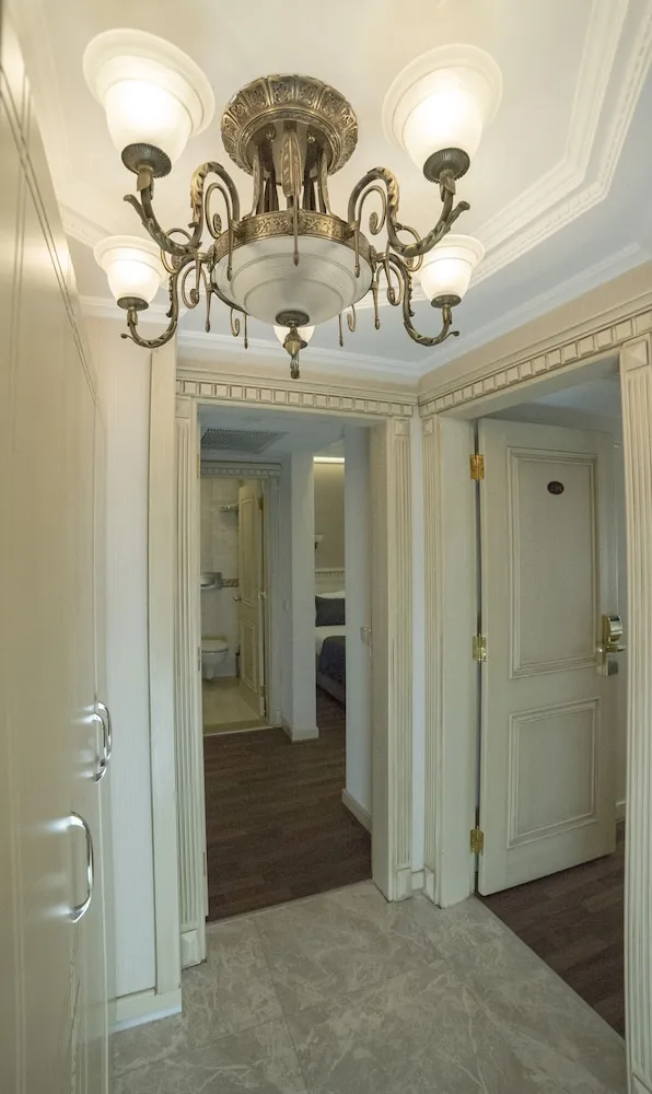 Family Room (With Two Connection Rooms)