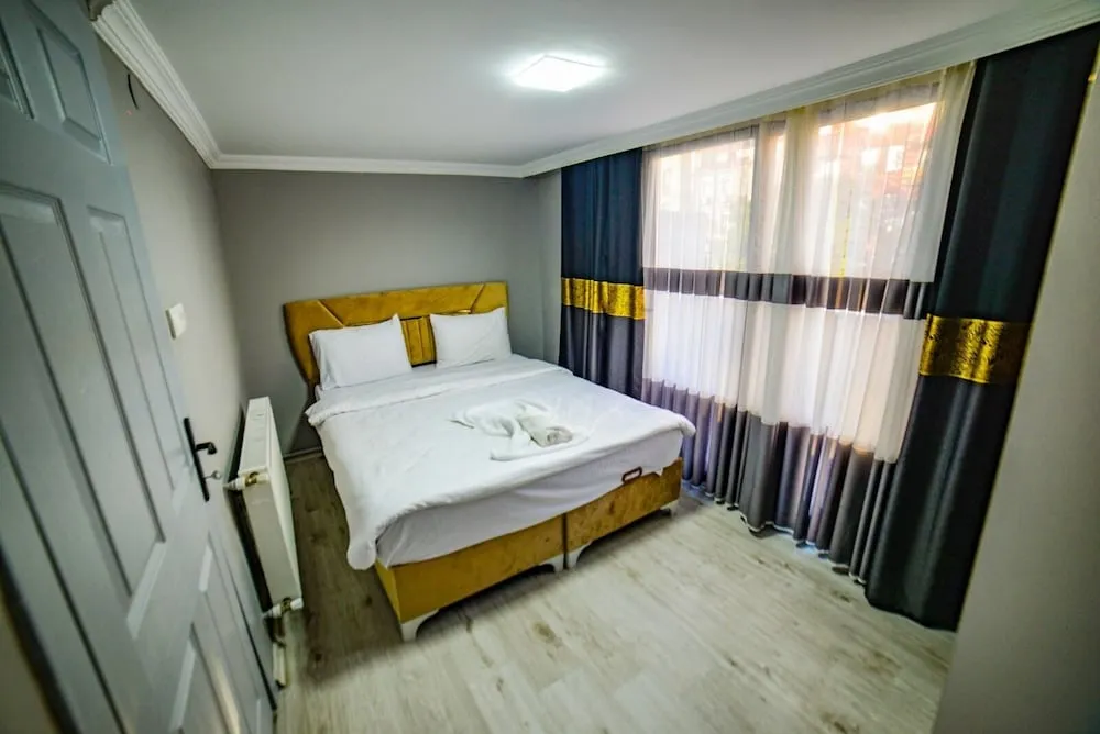 Basic Apart Daire, 1 En Büyük (King) Boy Yatak ve Çekyat, Sigara İçilebilir, Şehir Manzaralı