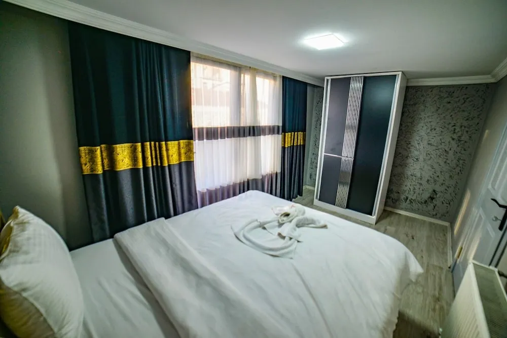 Basic Apart Daire, 1 En Büyük (King) Boy Yatak ve Çekyat, Sigara İçilebilir, Şehir Manzaralı