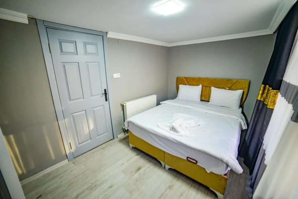 Basic Apart Daire, 1 En Büyük (King) Boy Yatak ve Çekyat, Sigara İçilebilir, Şehir Manzaralı